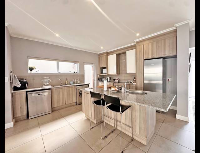 3 BEDROOM CLUSTER FOR SALE IN BRYANSTON